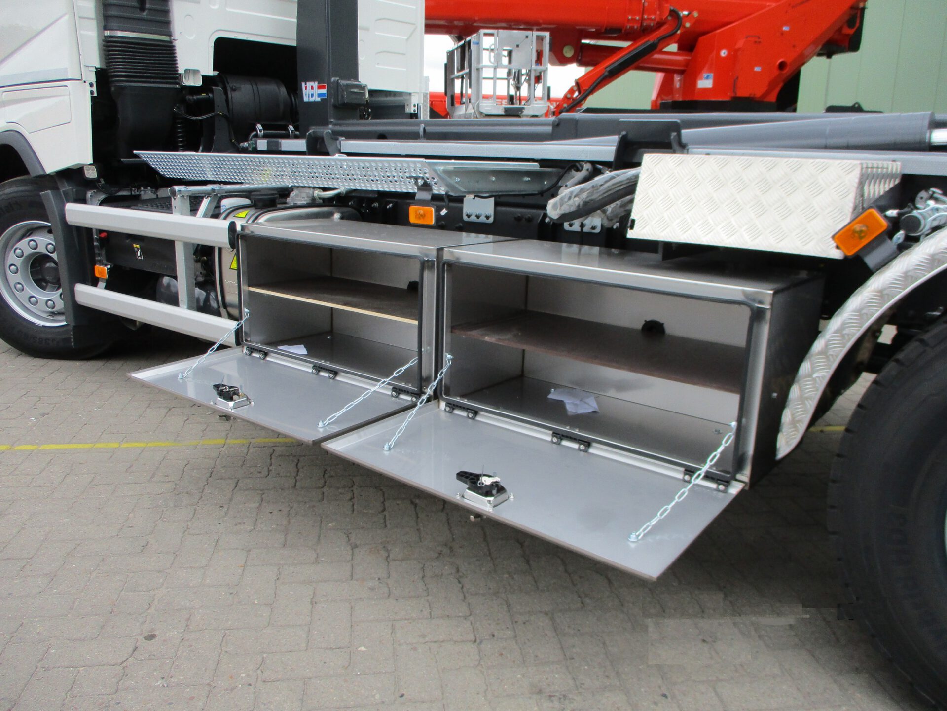 Construction and assembly of vehicles - crane design - loading crane -platforms