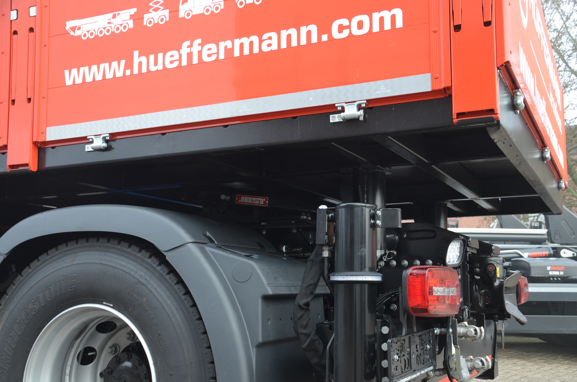 Sonderfahrzeugbau - Ladekran - velsycon für Hüffermann
