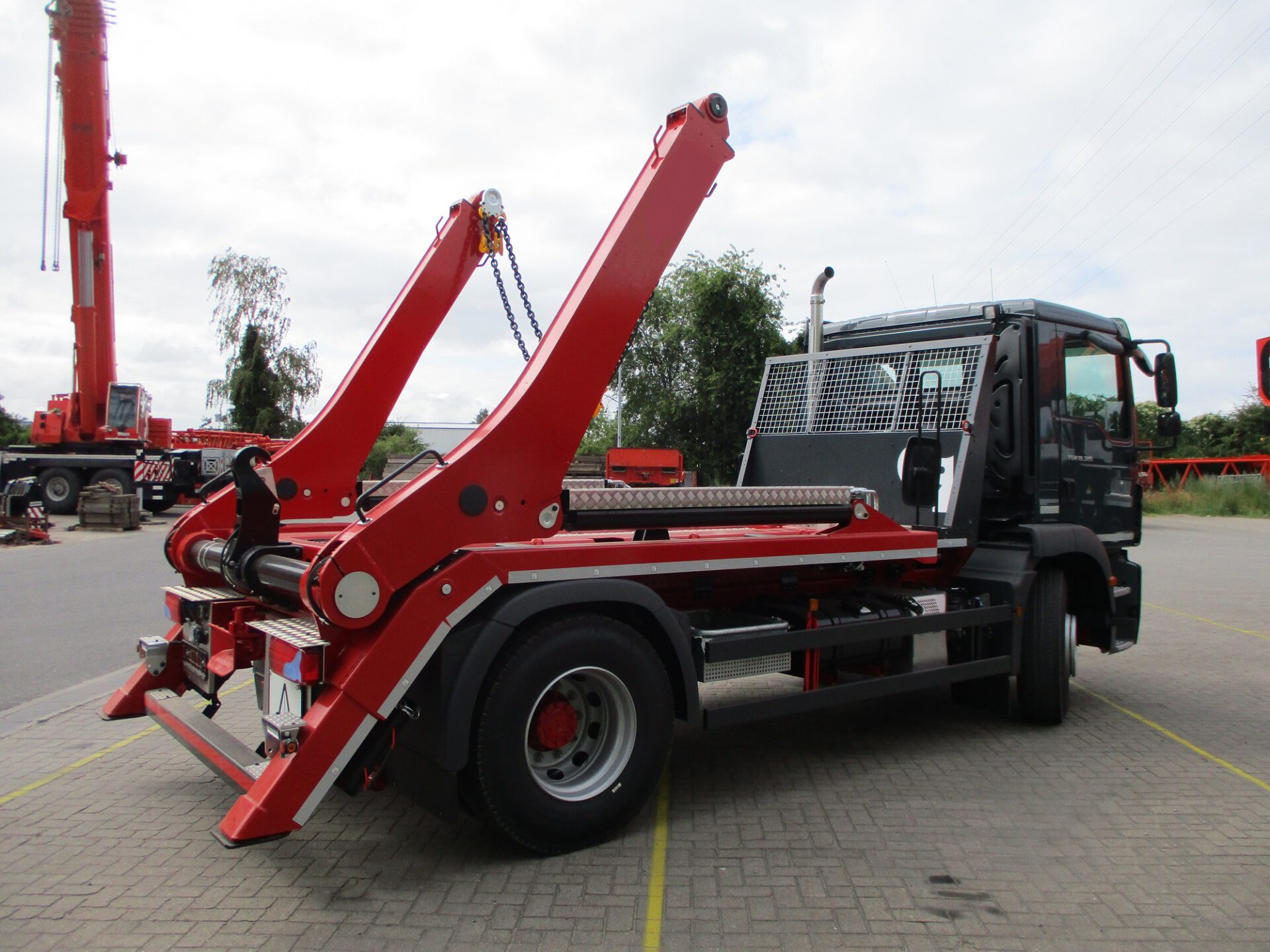 Roller tipper vehicles & skip loader assembly - commercial vehicles