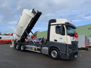 Mercedes-Benz Actros L mit Combilift 26.72 für Wechselsysteme ausgeliefert