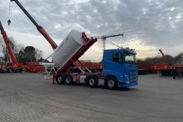 Auslieferung velsycon Combilift CL 35.72 für Wechselsilos und Abrollcontainer nach Bayern