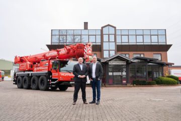 Hagedorn Pressefoto - Insolvenzverwalter Tim-Beyer (li) und Christian Hülsewig - geschäftsführender Gesellschafter Hagedorn Gruppe (re)